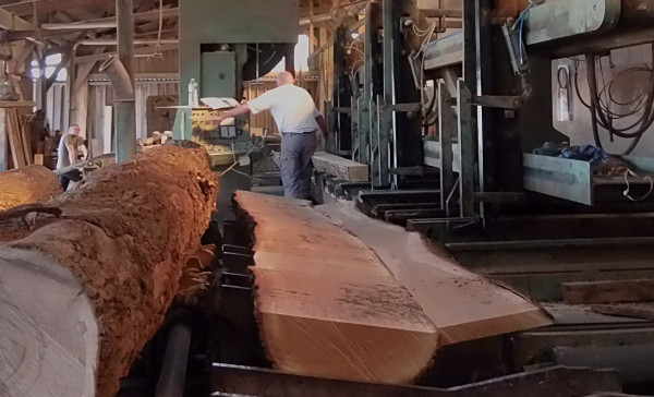 Meuble bois massif fabriqué par une entreprise d'ébénisterie à Tronchoy